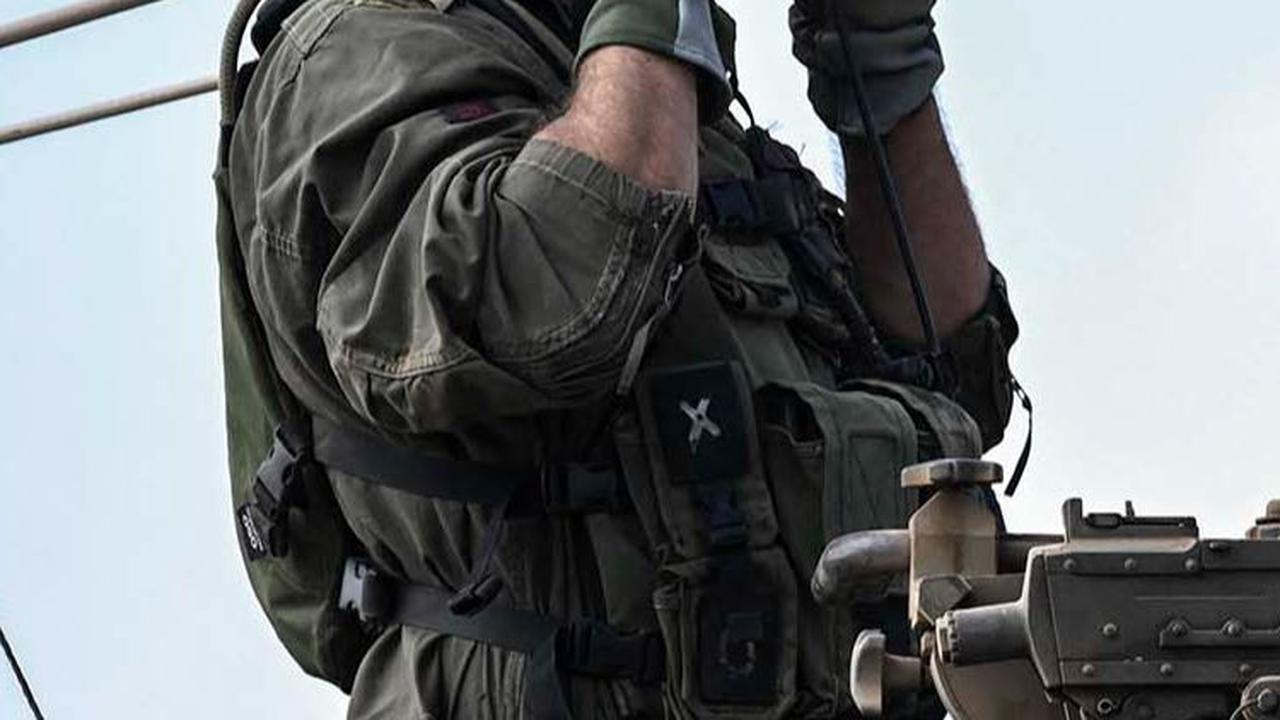 “Kami memulai serangan dari udara. Nanti, kami juga akan datang dari darat,” kata Menteri Pertahanan Yoav Gallant kepada pasukan Israel pekan ini di dekat Gaza, sebagaimana dilansir Aljazeera.<br>