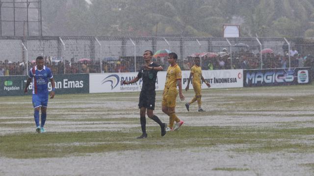 Leg pertama final Pegadaian Liga 2 2023/2024 - PSBS Biak vs Semen Padang
