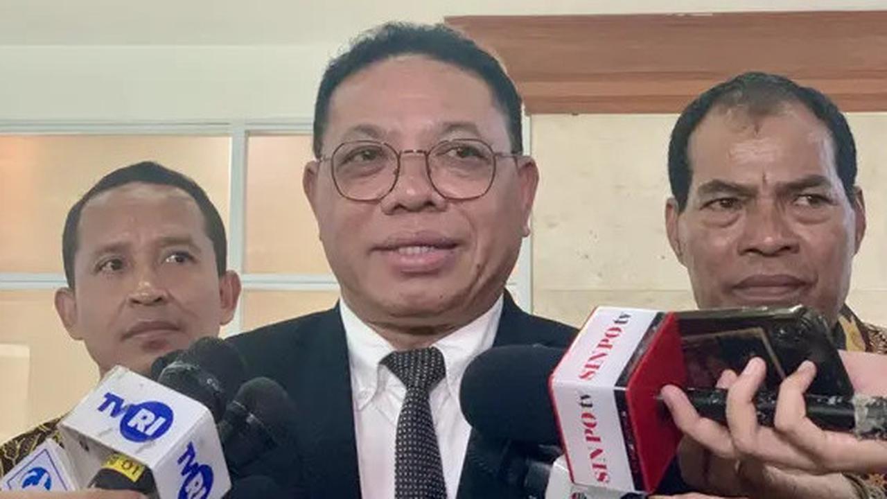 Komisi III DPR Setuju Inosentius Samsul Jadi Hakim MK Menggantikan Arief Hidayat