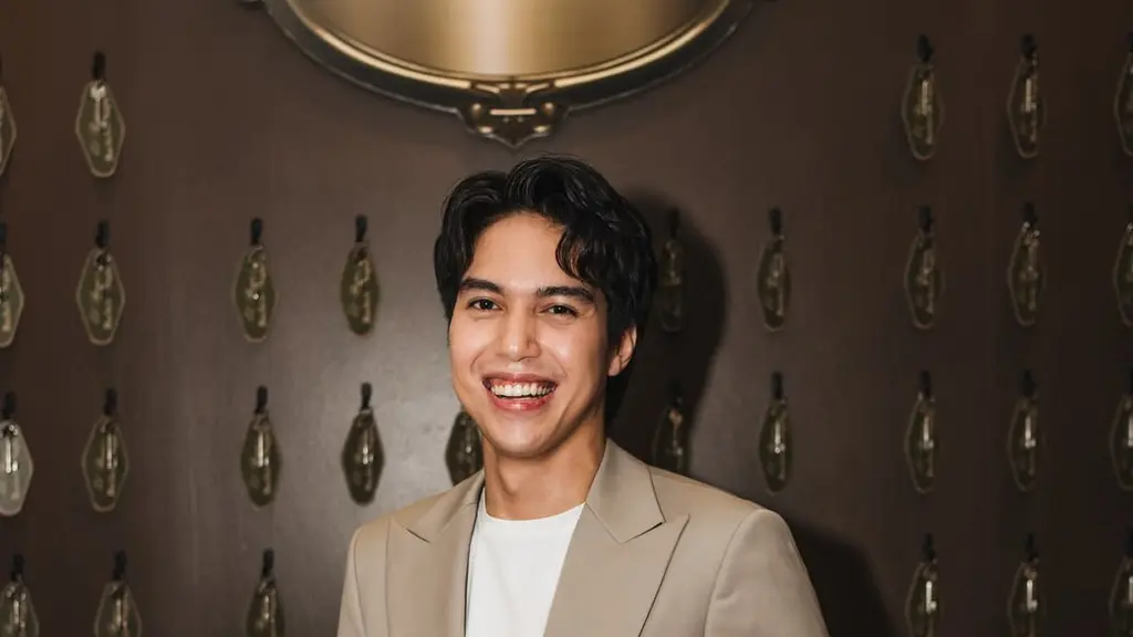 Salah satu yang mencuri perhatian adalah perayaan bachelor night yang digelar secara intimate bersama para sahabat terdekat yang akan menjadi groomsmen. Momen ini terasa bukan sekadar selebrasi, tapi juga refleksi menuju fase hidup yang baru.