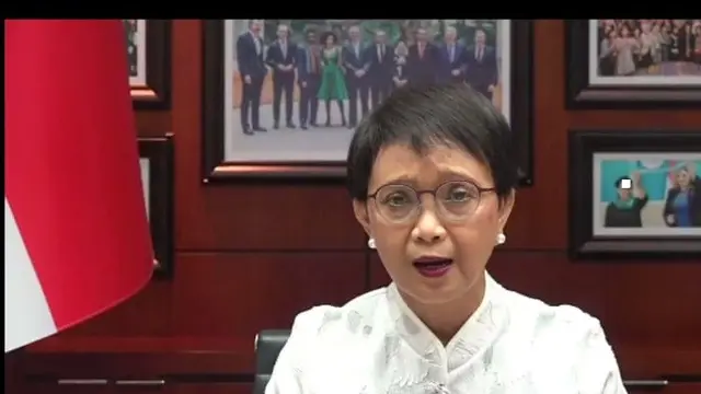 Menteri Luar Negeri Retno Marsudi dalam Press Briefing Virtual Menlu RI tentang Perkembangan Evakuasi WNI dari Ukraina. (Screen Grab)