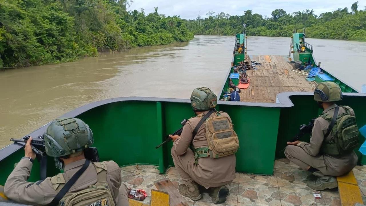 FOTO: Pengawalan Ketat Distribusi Logistik ke Yahukimo Papua