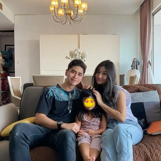 6 Potret Kedekatan Shannon Wong dengan Vania Athabina, Bak Adik Kandung