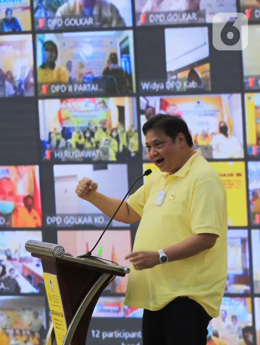 Ketua Umum Partai Golkar Airlangga Hartarto berpidato dalam HUT ke-56 Partai Golkar di Jakarta, Sabtu (17/10/2020). Partai Golkar mendorong masyarakat mematuhi protokol pencegahan penularan COVID-19 melalui 3M yaitu Memakai Masker, Mencuci Tangan, dan Menjaga Jarak. (Liputan6.com/Johan Tallo)