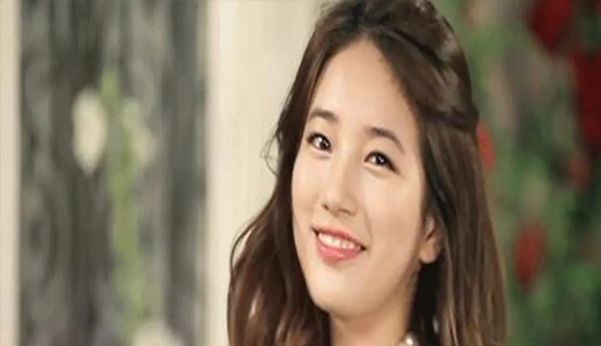 Hal ini bukanlah pertama kalinya untuk Suzy menyumbangkan dana untuk menolong orang lain. Ia menyumbangkan uang sebesar 1,2 Milyar untuk badan sosial. Ia juga mendukung kepedulian terhadap kanker leukimia. (Soompi/Bintang.com)