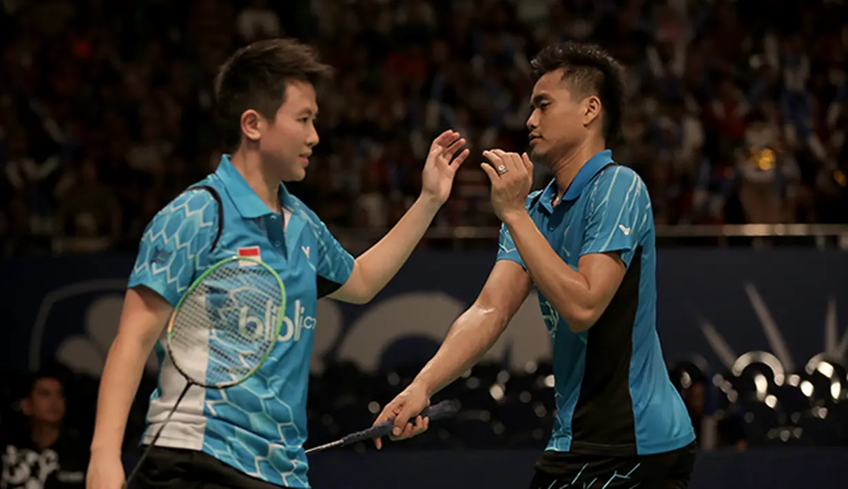 Aksi Greysia Polii/Nitya Krishinda di babak perempat fnal Indonesia Open 2015. (Peksi Cahyo/Bola.com)
