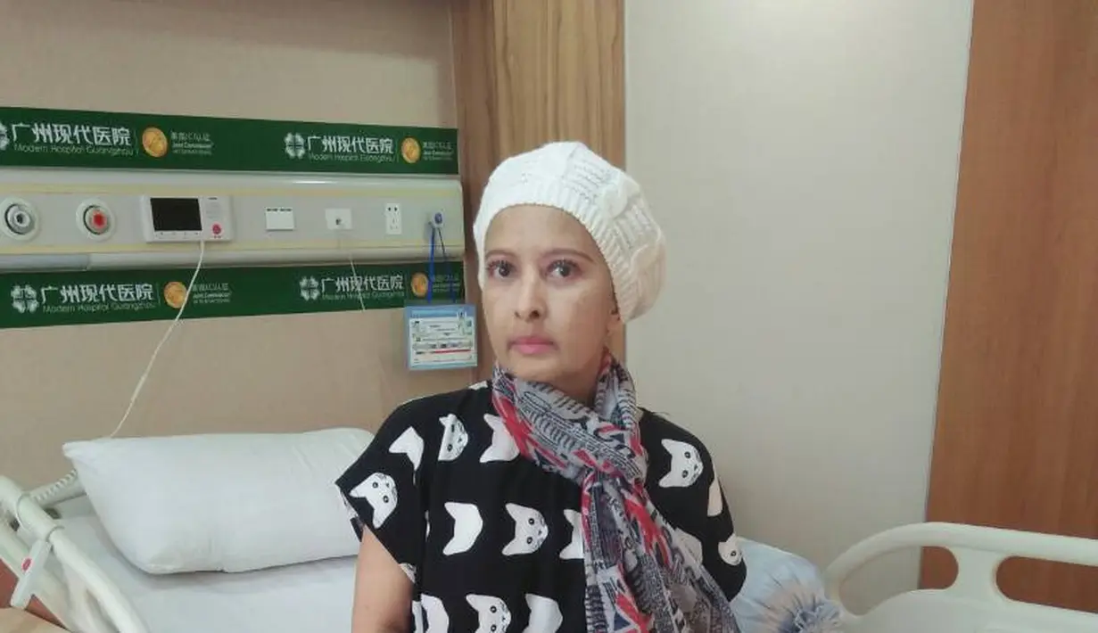 “Yana sudah membaik. Tapi belum sehat 100 persen. Tanggal 28 Mei nanti, ia akan kembali ke Indonesia,” kata Swetlana Zein, ibunda Yana Zein saat dihubungi Bintang.com, Rabu (17/5/2017).  (dok. Pribadi)