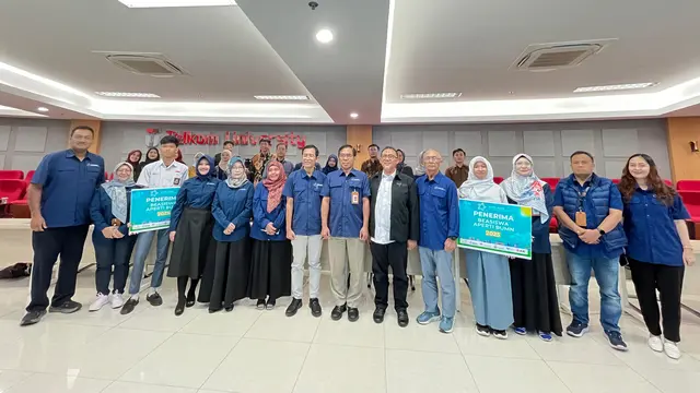 Sebanyak 55 calon mahasiswa baru resmi menerima Beasiswa APERTI BUMN 2025 untuk melanjutkan pendidikan tinggi di Universitas Logistik dan Bisnis Internasional (ULBI).