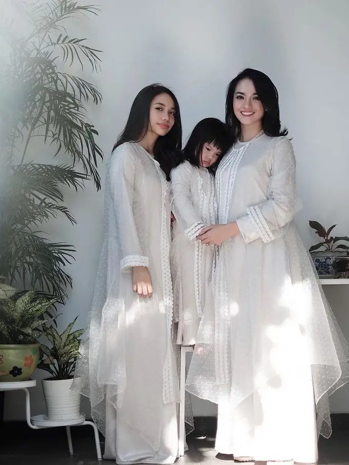 Model Baju Lebaran Keluarga Seleb