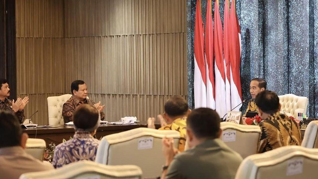 Prabowo Subianto Tolak Ajakan Jokowi Duduk di Bangku Tengah Buggy Car, Sikapnya jadi Sorotan