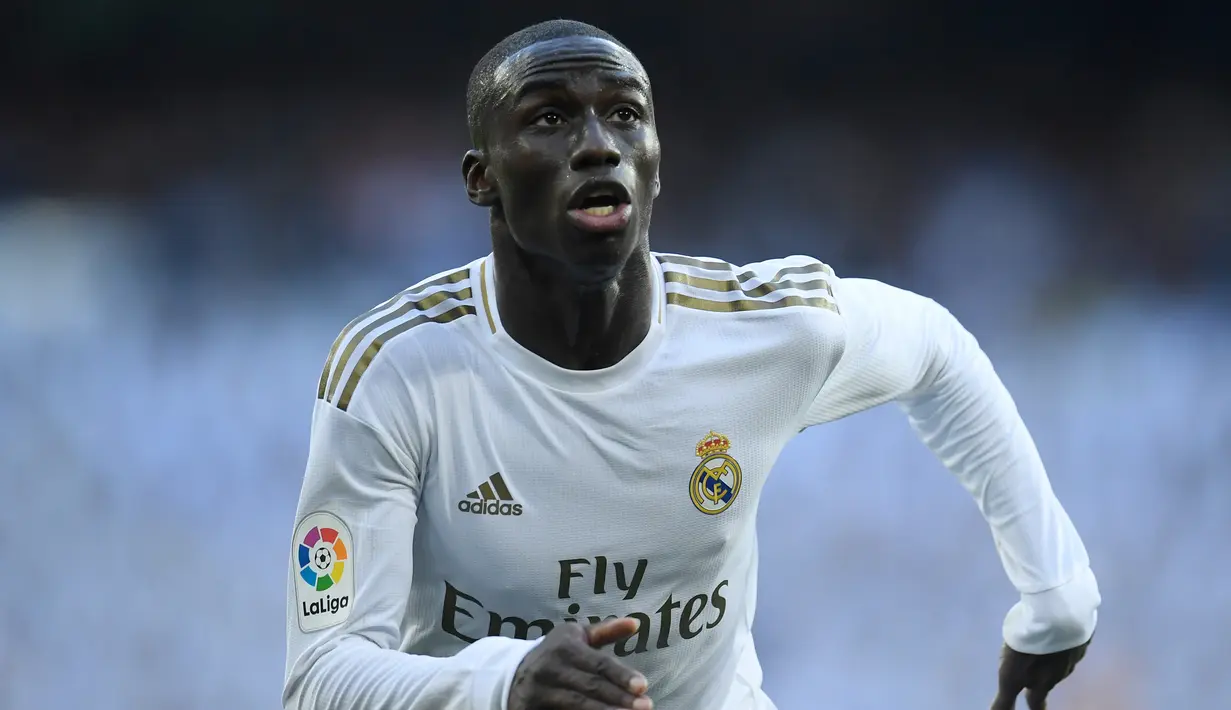 3. Ferland Mendy (48 juta euro) - Bek asal Prancis ini bergabung dengan Real Madrid pada bursa transfer 2019. Ferland Mendy diboyong ke Santiago Bernabeu dari Olympique Lyon dengan transfer 48 juta euro. (AFP/Oscar Del Pozo)