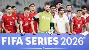 Para pemain Timnas Indonesia berfoto bersama sebagai runner up setelah laga final FIFA Series 2026 melawan Bulgaria di tadion Utama Gelora Bung Karno, Senayan, Jakarta, Senin (30/03/2026). (Bola.com/M Iqbal Ichsan)