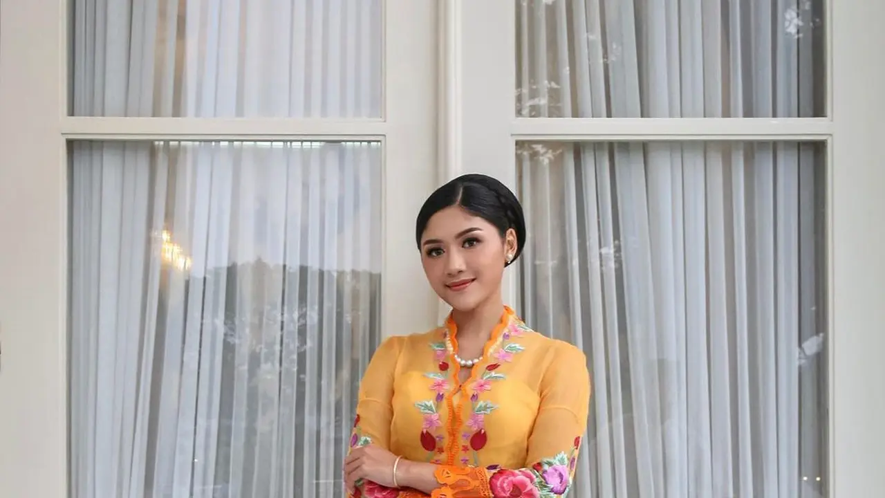 10 Inspirasi Styling Kebaya Encim dari Erina Gudono, Yuki Kato, hingga Ariel Tatum
