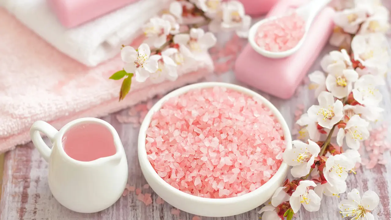 Kriteria Body Scrub untuk Cerahkan Kulit dan Tips Penggunaan untuk Maksimalkan Perawatan Tubuh