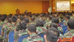 Citizen6, Surabaya: Pembekalan Wadan Kobangdikal Brigjen TNI Marinir S Panjaitan Kepada Perwira Kobangdikal 1 i gedung Moeljadi Kesatrian Bumimoro Kobangdikal, Surabaya. (Pengirim: Penkobangdikal).