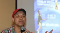Mantan Pebulutangkis yang juga Pelatih Ganda Campuran Nasional Richard Mainaky memberikan keterangan terkait penyelenggaraan Yonex-Sunrise Doubles Special Championships 2015 di Jakarta, Senin (27/7).  Yonex-Sunrise Doubles Special Championships 2015 akan 