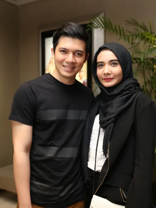 Irwansyah mengungkapkan jika dirinya menjalani ritual seperti halnya kebanyakan orang yang ingin bepergian yakni dengan mencari referensi tempat serta informasi tentang destinasi yang akan dituju. (Andy Masela/Bintang.com)