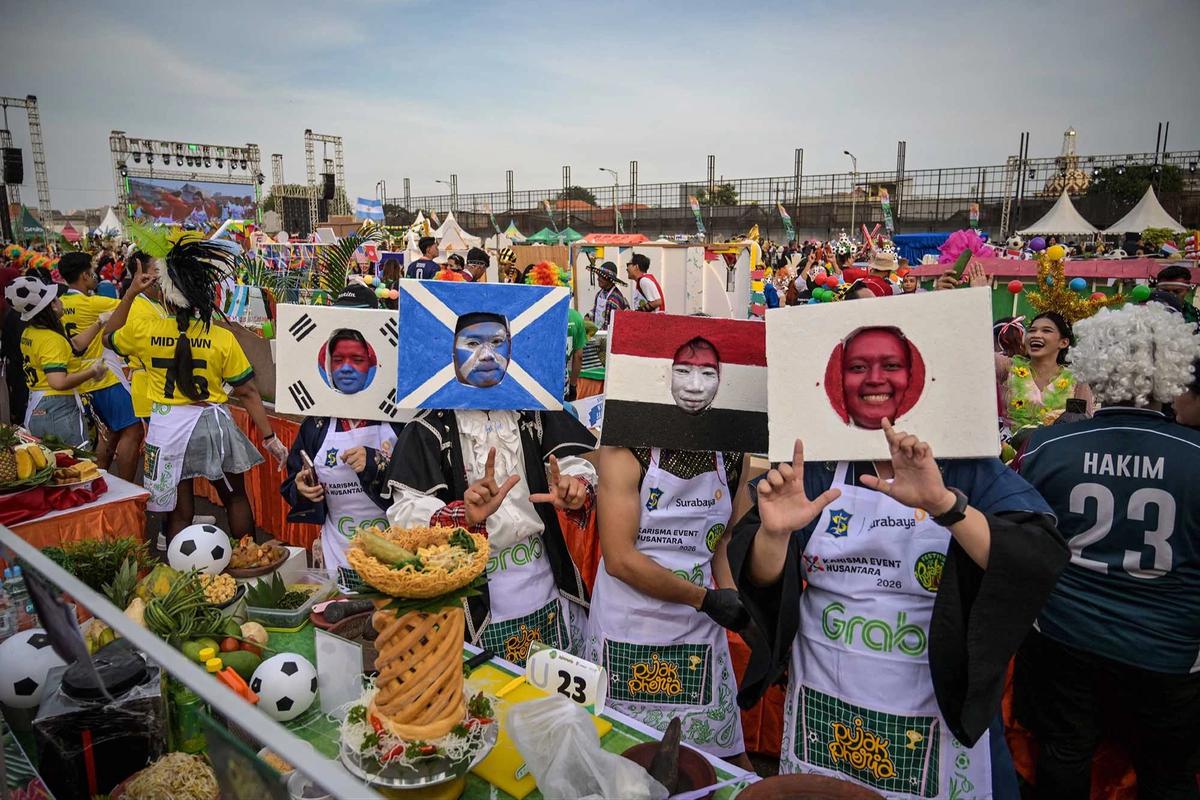 FOTO: Warna Warni Rujak Phoria Meriahkan HUT Ke-733 Surabaya