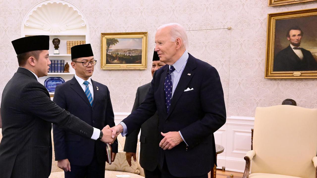 Momen Mayor Teddy Beri Hormat saat Dikenalkan Prabowo ke Joe Biden: I'm Cabinet Secretary