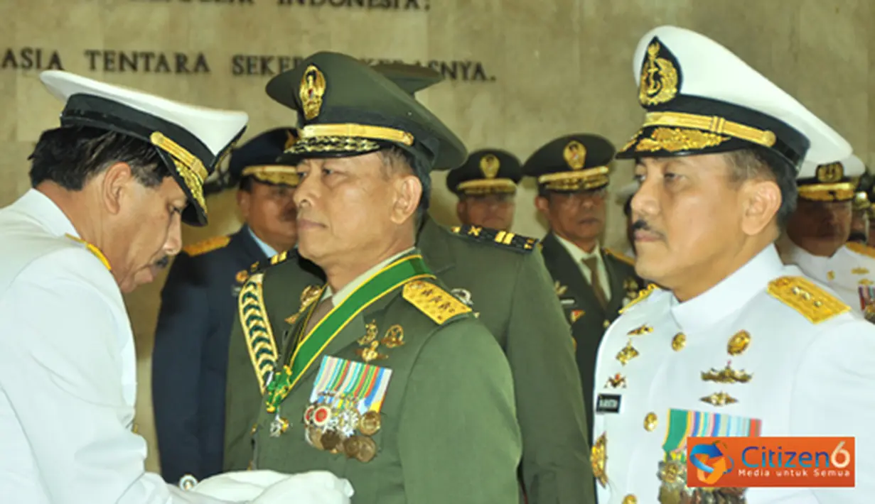 Citizen6, Jakarta: Tanda Kehormatan kepada 105 Pati TNI tersebut berupa Bintang Dharma dan Bintang Yudha Dharma Pratama kepada 4 Pati TNI. Diantaranya Letjen TNI Junianto Haroen dan Letjen TNI Moeldoko. (Pengirim: Badarudin Bakri).