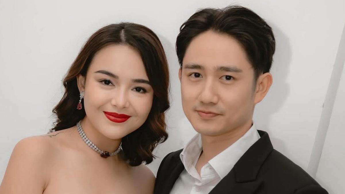 Tampilan Amanda Manopo saat Dampingi Kenny Austin, Dibalut Gaun Hitam Dipadu Heels Rp15 Jutaan