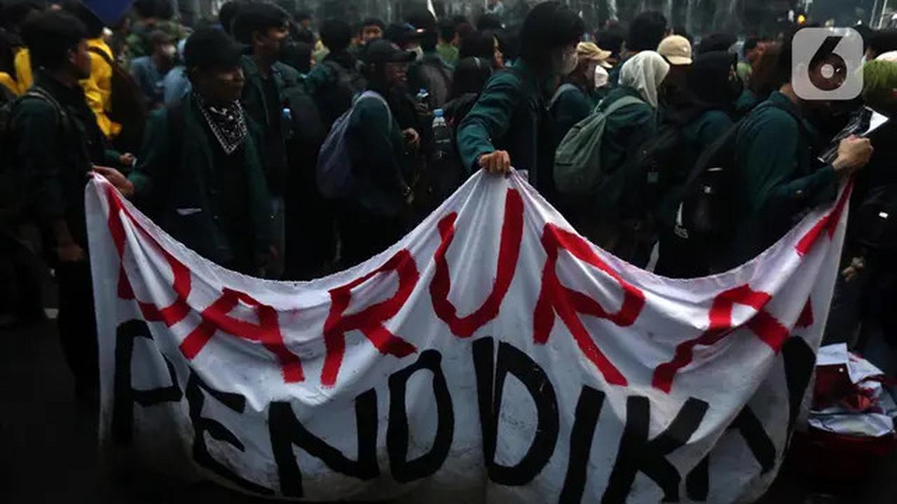 Indonesia Gelap, BEM SI Berunjuk Rasa di Patung Kuda Jakarta