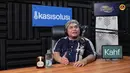 "2010 itu tuh udah mulai turun, jadi kalau orang ngeliatnya (naik) terus enggalah. 2010 aku mulai turun kerjaan sampai 2 tahun 10 bulanlah, itu kerasa banget." kata Kang Denny seperti dilansir dari kanal YouTube Kasisolusi. [Youtube/kasisolusi]