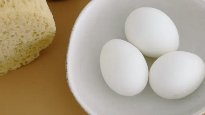 Merawat Wajah dengan Putih Telur Secara Rutin, Cegah Jerawat dan Penuaan Dini