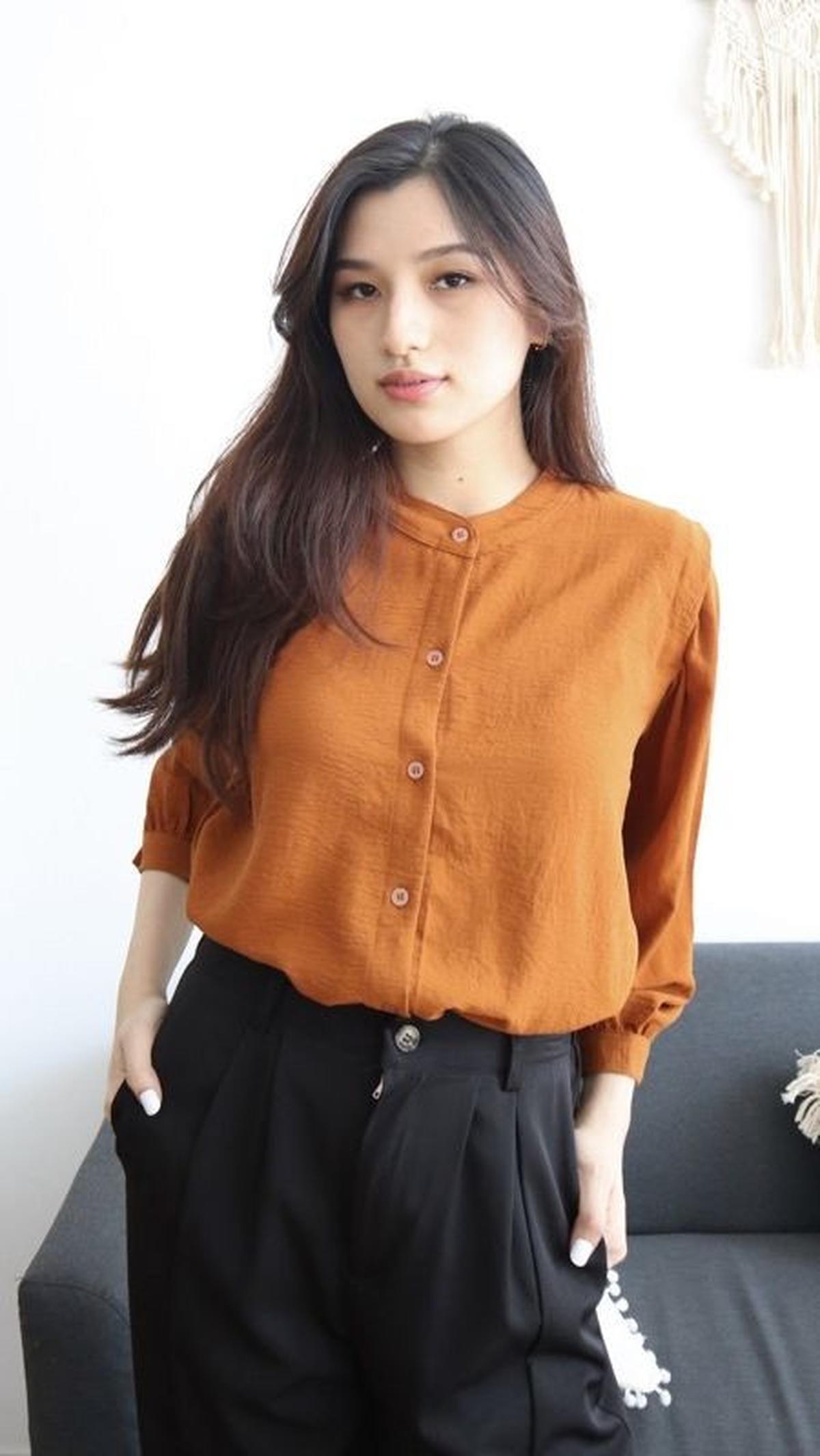 1. River Blouse Oneck Longsleeve<br>