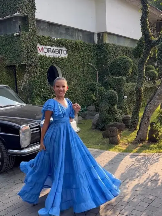 Hal ini terungkap dari unggahan Jennifer yang membagikan momen Graduation Farewell Party sang anak di Bali.