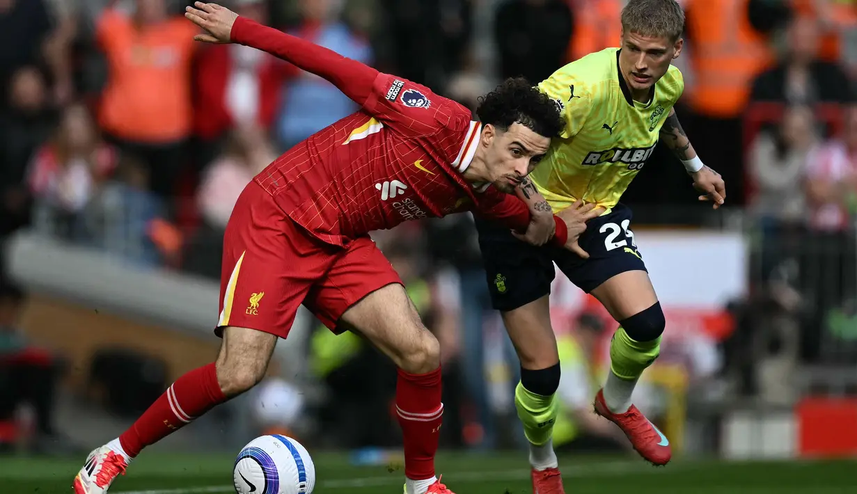 Bermain di Anfield, The Reds meraih kemenangan dengan skor 3-1. (Paul ELLIS/AFP)