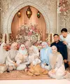 Anggota Geng Mamayu lainnya, seperti Margin Wieheerm, tampil memukau dalam tunik putih yang dipadukan dengan pashmina viscose bernuansa nude. Sementara Keisha Ratuliu tampak anggun dalam balutan outerwear dan hijab serba biru pastel yang lembut. [@marginw].