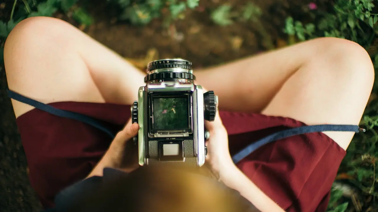 illustrasi wanita hobi foto