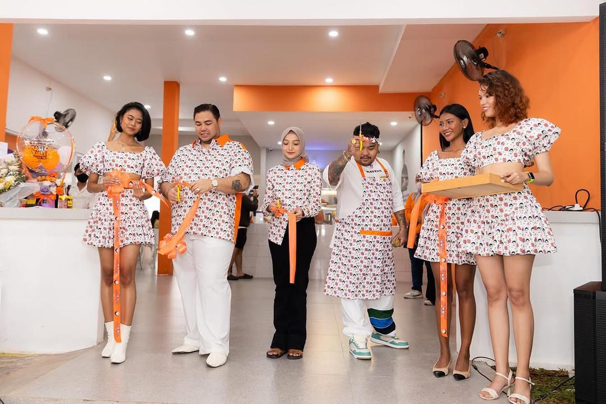 Ivan Gunawan Buka Bisnis Kuliner Baru, Harganya Mulai 15 Ribu sudah Bikin Perut Kenyang