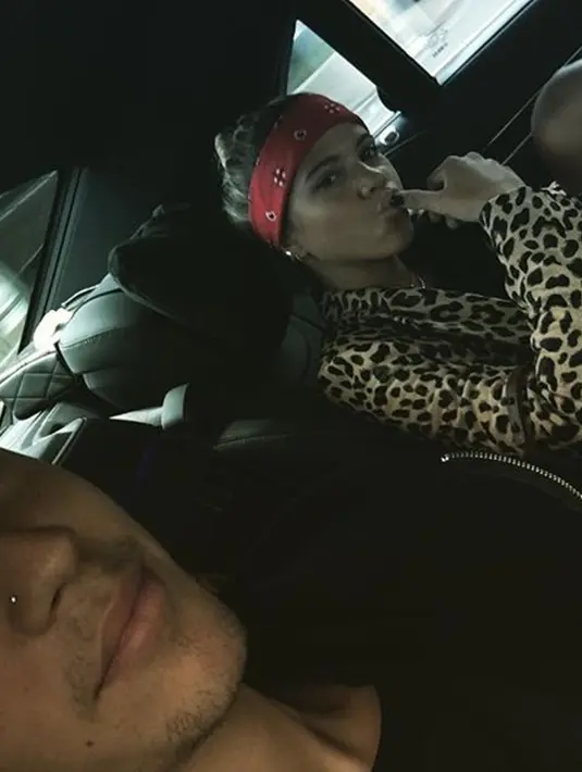 Berbagai komentar datang dari netizen dan penggemar Justin Bieber. Dalam jangka waktu satu menit foto tersebut di unggah, seketika kolum komentar dipenuhi oleh netizen. (Instagram)