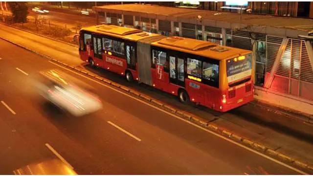 News Flash: Malam Pergantian Tahun, Bus Transjakarta Beroperasi 24 Jam