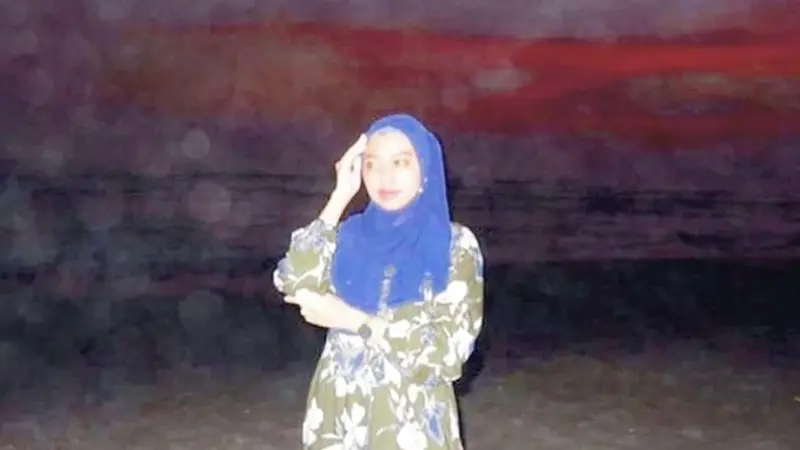 Viral Foto Horor Gadis di Parangtritis, Warganet Malah Bikin Editan Nyeleneh