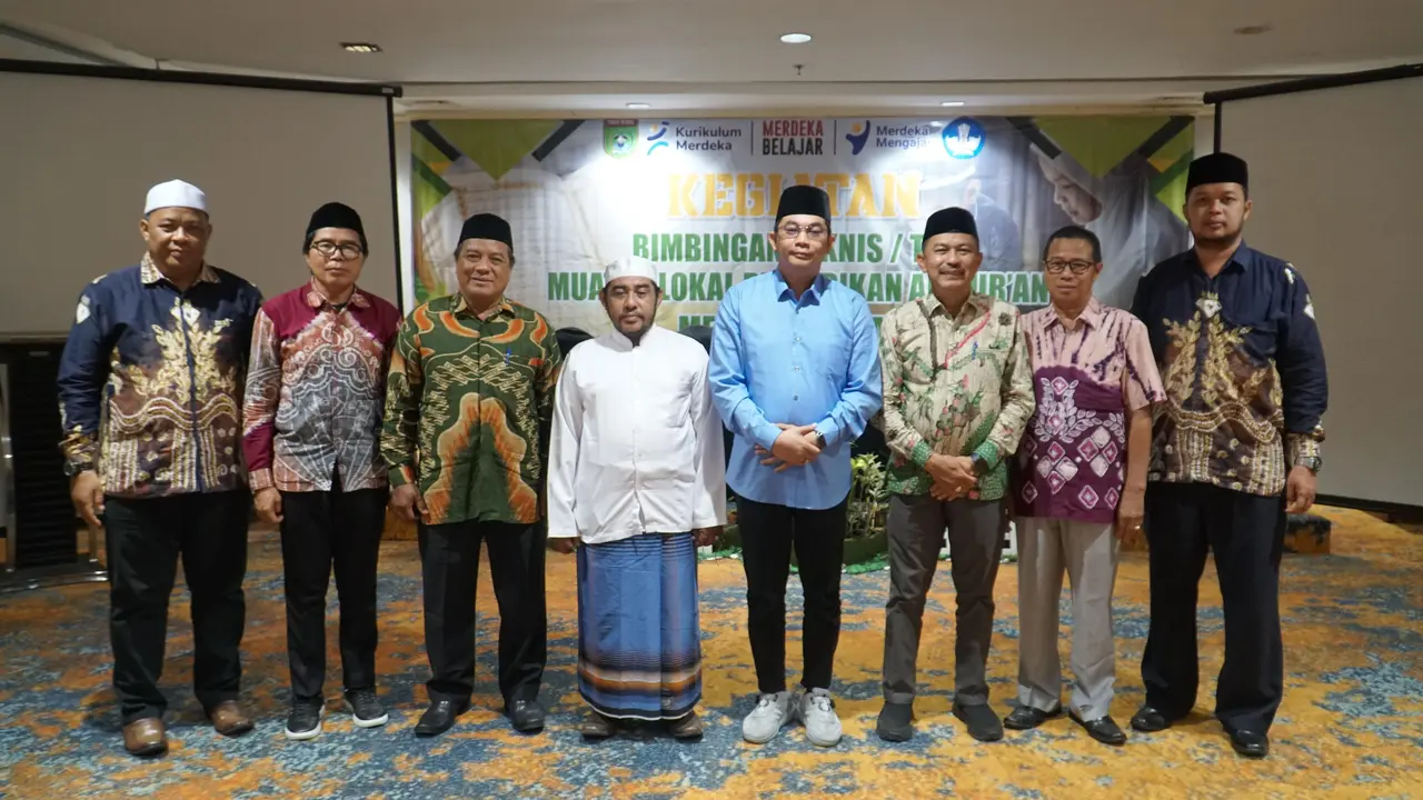 Calon Bupati Tanah Bumbu Andi Rudi Latif membuka kegiatan bimbingan teknis Muatan Lokal Pendidikan Al-Qur'an Metode Tilawah bagi guru PAUD. Acara berlangsung di Hotel Qin Kota Banjarbaru, Selasa (29/10/24) malam (Istimewa)