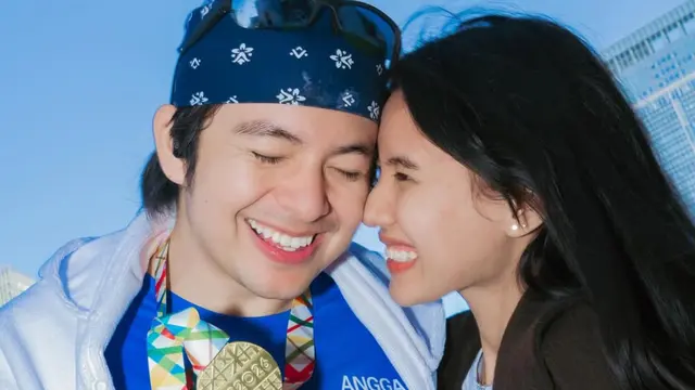 p Shenina Cinnamon saat dukung Angga Yunanda di Tokyo Marathon. [@shenacinnamon]