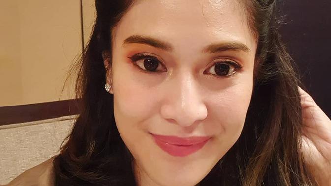 Tepung Putih Paras Cantik Dian Sastrowardoyo Pakai Makeup Yang Terinspirasi Putri Jasmine