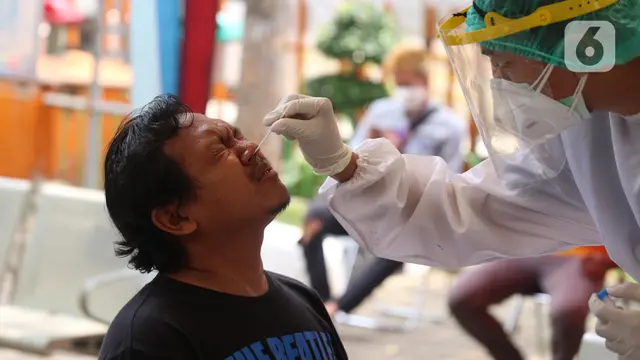 Cegah Covid-19, Penumpang Tiba di Terminal Kalideres Dites Antigen