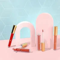 Tipe lipstik lip cream yang mudah diaplikasikan dilengkapi dengan aplikator yang fleksibel (unsplash/Ashley Piszek).