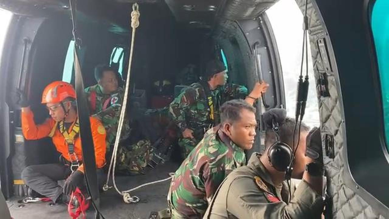 Heli Caracal TNI Temukan Titik Api di Pegunungan Maros, Diduga Lokasi Pesawat ATR 400 Hilang
