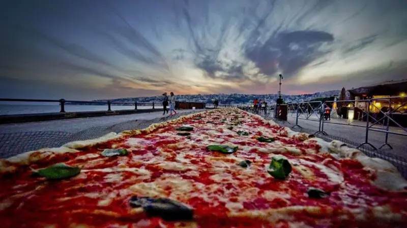 Terbentang Sepanjang 2 Kilometer, Ini Piza Terpanjang di Dunia