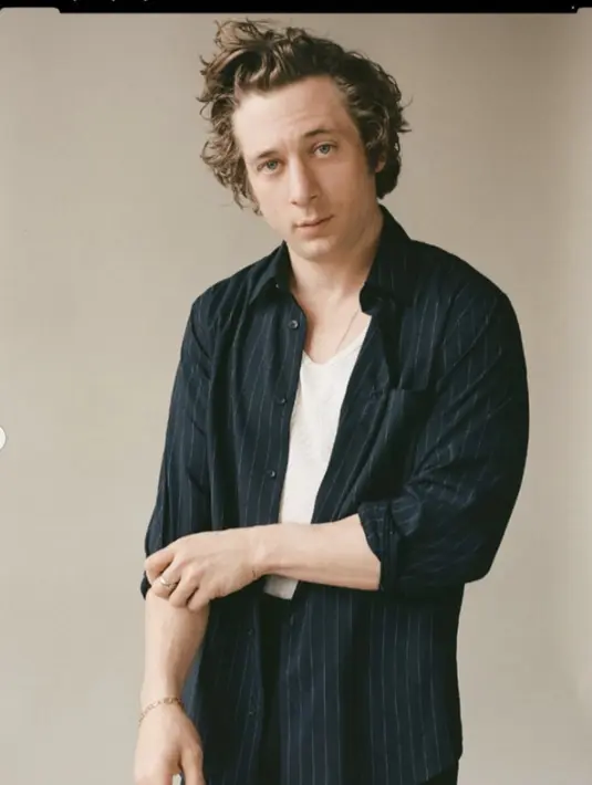 Memiliki gaya fashion dan persona yang khas, Jeremy Allen terus menjadi sorotan. [Foto: Instagram/ Jeremy Allen]