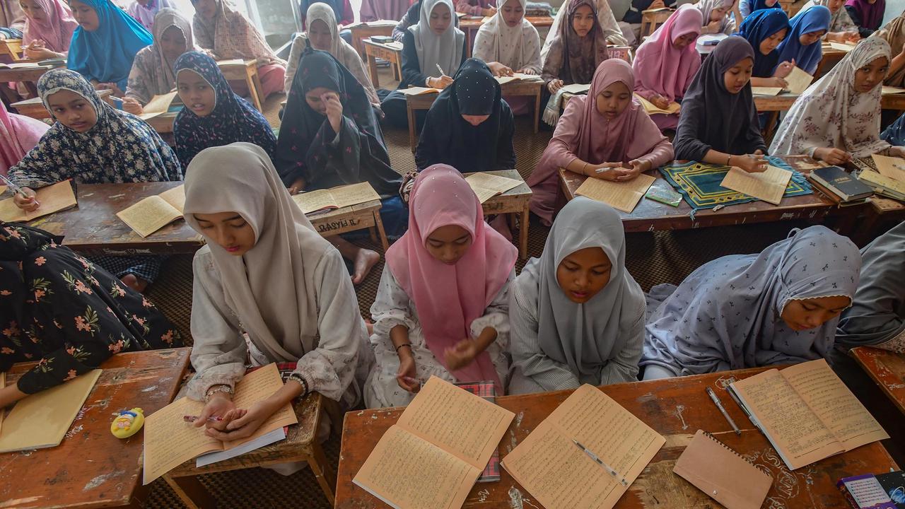 FOTO: Ramadan Menghidupkan Tradisi Kajian Kitab Kuning di Pesantren