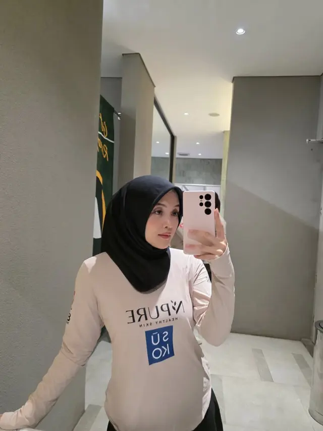 Putri Delina olahraga padel (Foto: Instagram @putridelinaa)