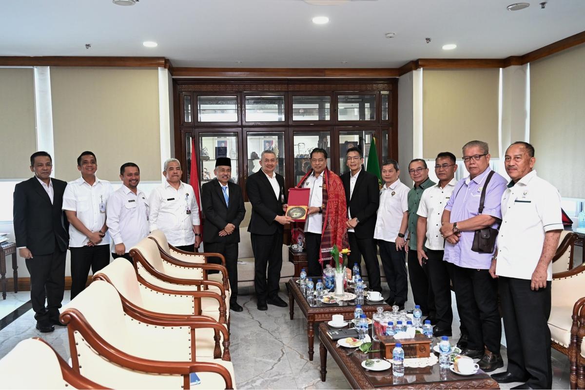 Penjabat (Pj) Sekretaris Daerah Provinsi Sumatera Utara (Sumut) Sulaiman Harahap menerima kunjungan Jajaran Pertubuhan Peladang Negeri Sarawak (PPNS) Malaysia