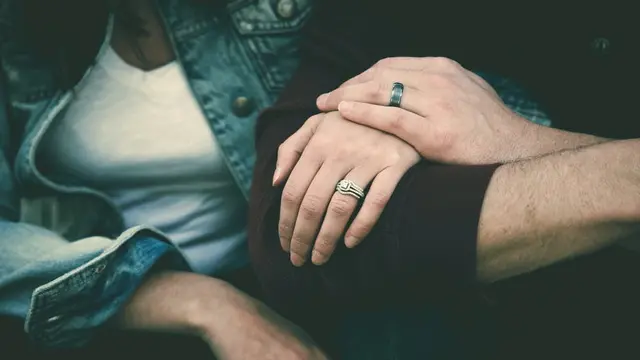 Jangan Cuma Minta, Ayo Berikan 9 Hal ini Saat Pacar Lagi Bad Mood