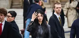 Kali ini, sang aktris sekaligus global ambassador kembali menunjukkan pesonanya saat menghadiri presentasi koleksi Hiver 2026 dari Celine di ajang Paris Fashion Week pada Sabtu (7/3). [@suzybae115].